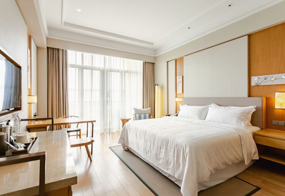 尊贵豪华大床房（金可儿床垫+独立阳台+小童乐园）