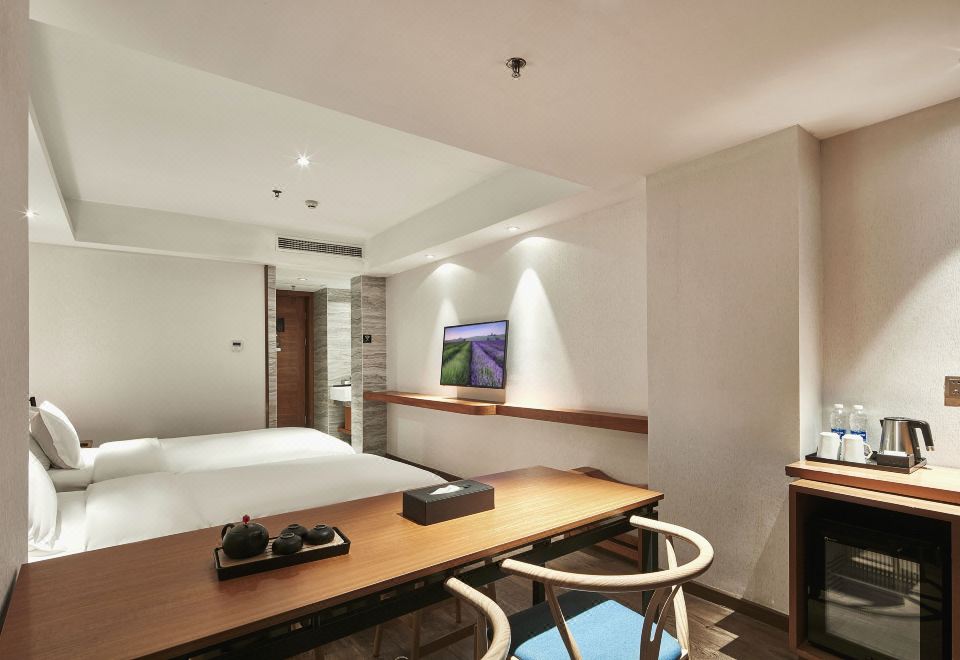 Insail Hotels Dongshankou Subway Station GuangzhouDeluxe 2-bed Room