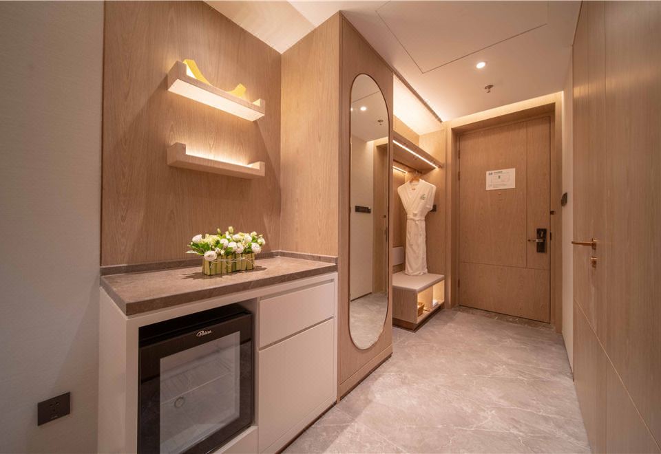 高级溪景大床房