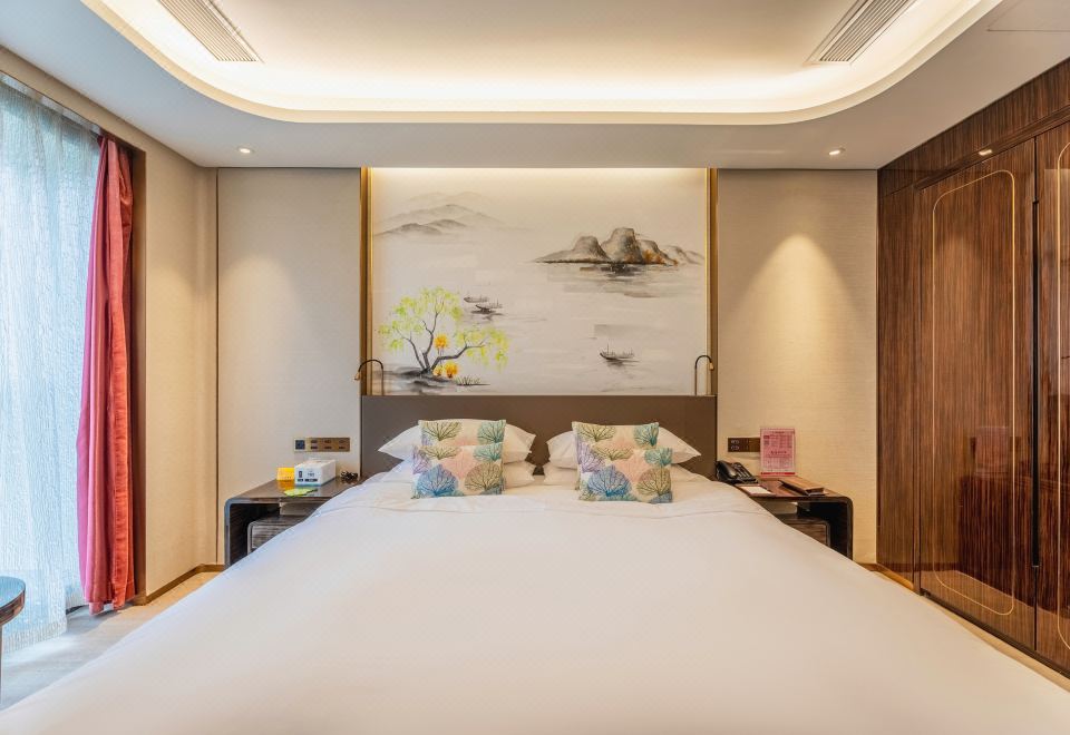 豪华大床房（双洗手间+小会客厅）