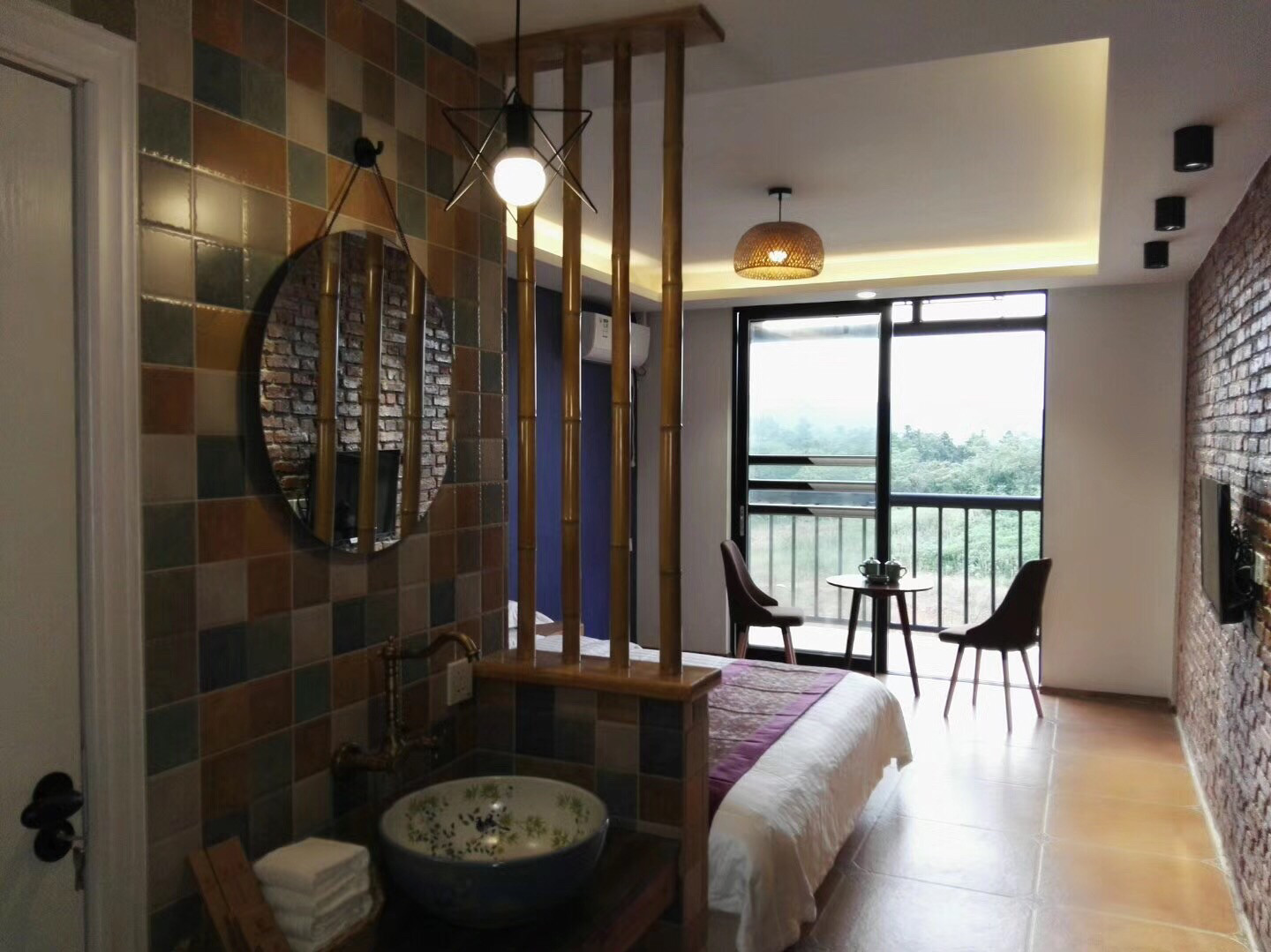 陽臺山景大床房