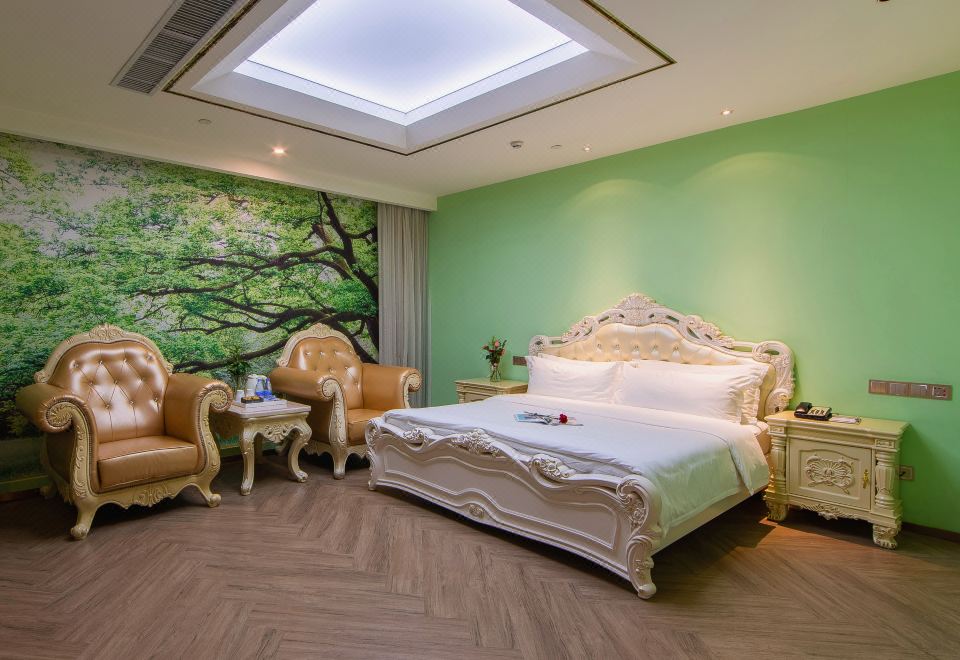 高级大床房（无窗）（超大床+安静舒适）