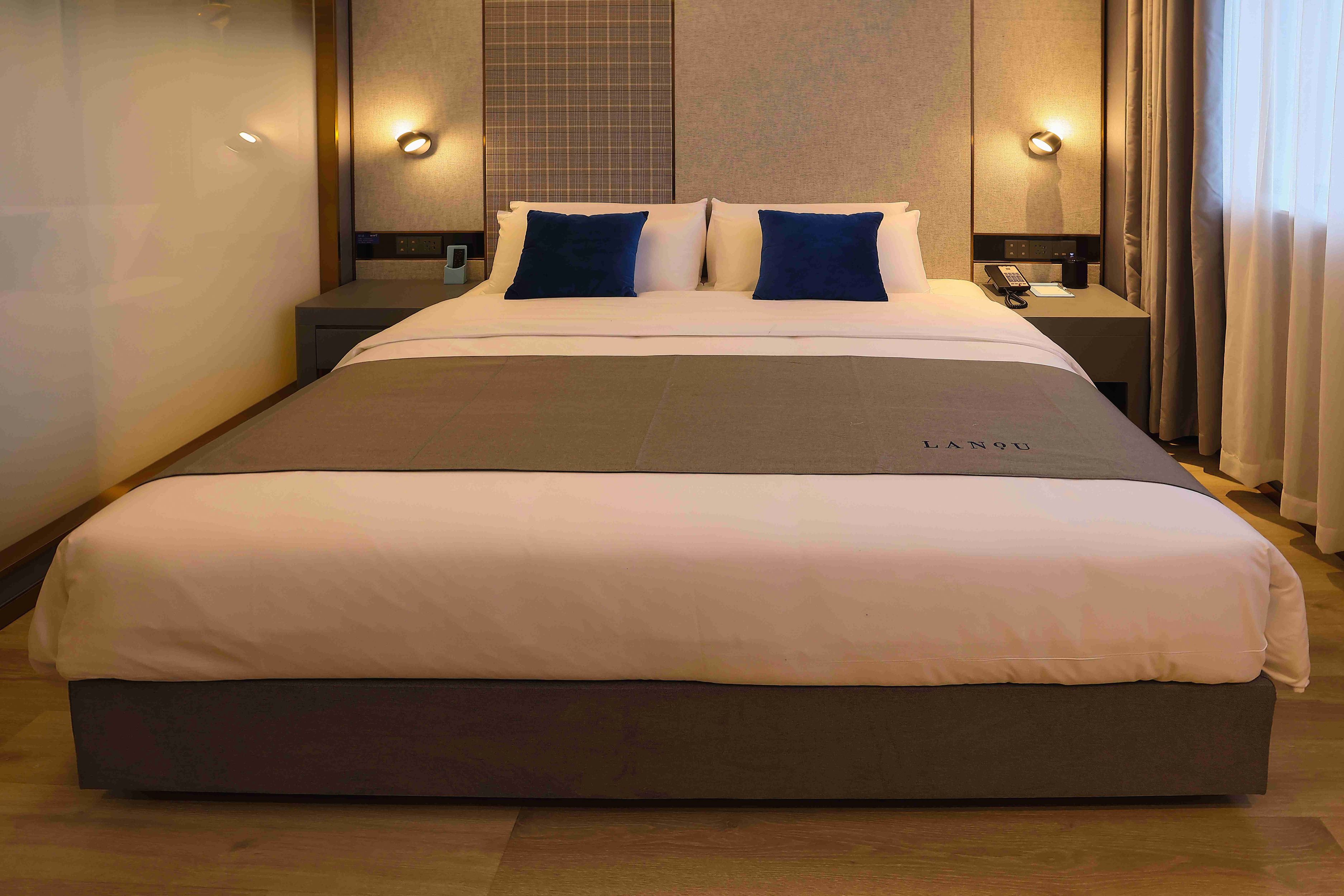 兰艺大床房（全屋智能语音控制+小冰箱）