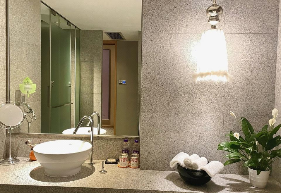 標準雙床房（無窗）