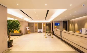 Home Inn Plus (Dalian Development Zone Jinma Road Wanda Plaza)