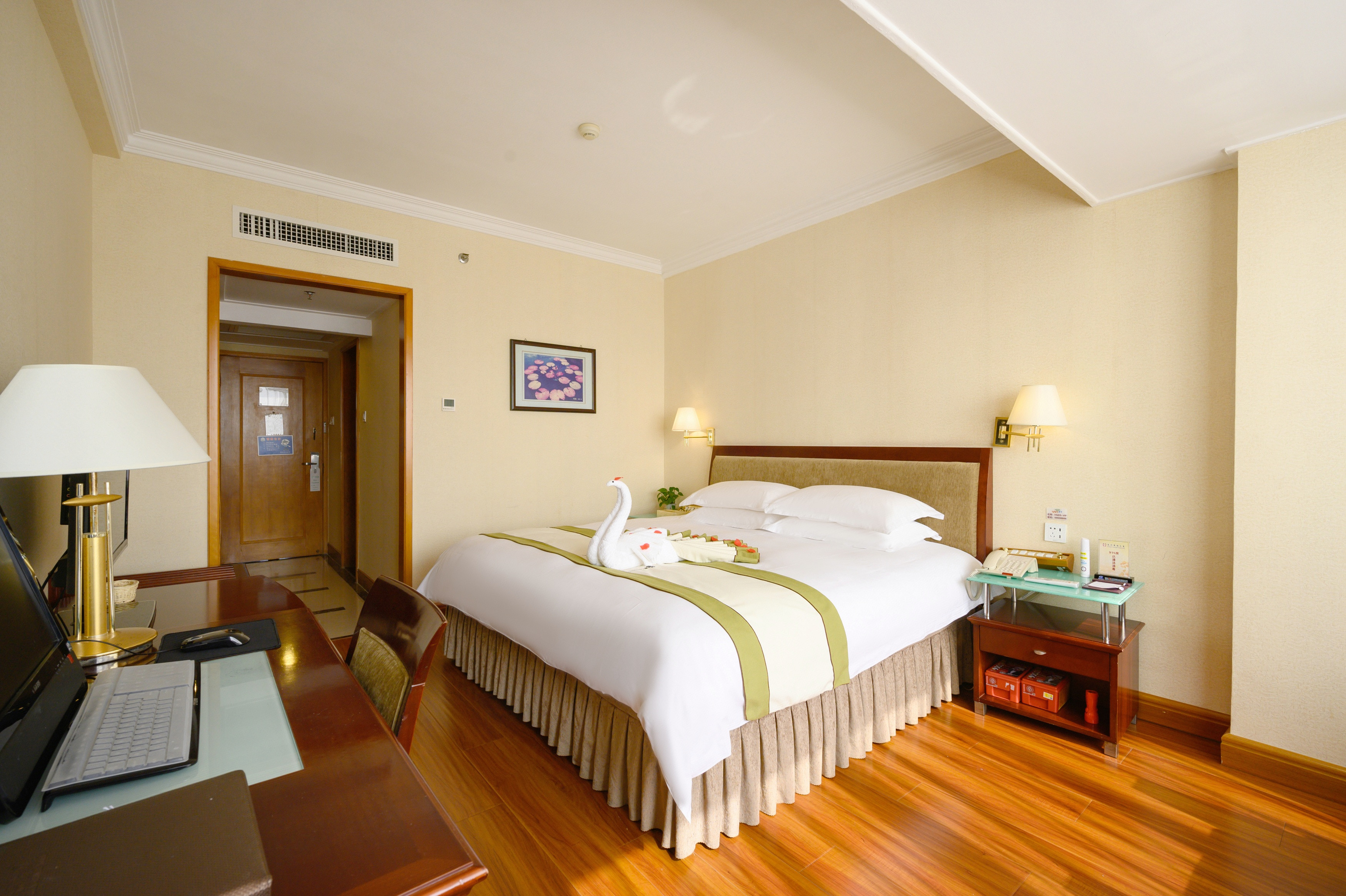 Overseas Chinese Hotel豪华大床·求学求财求平安主题房