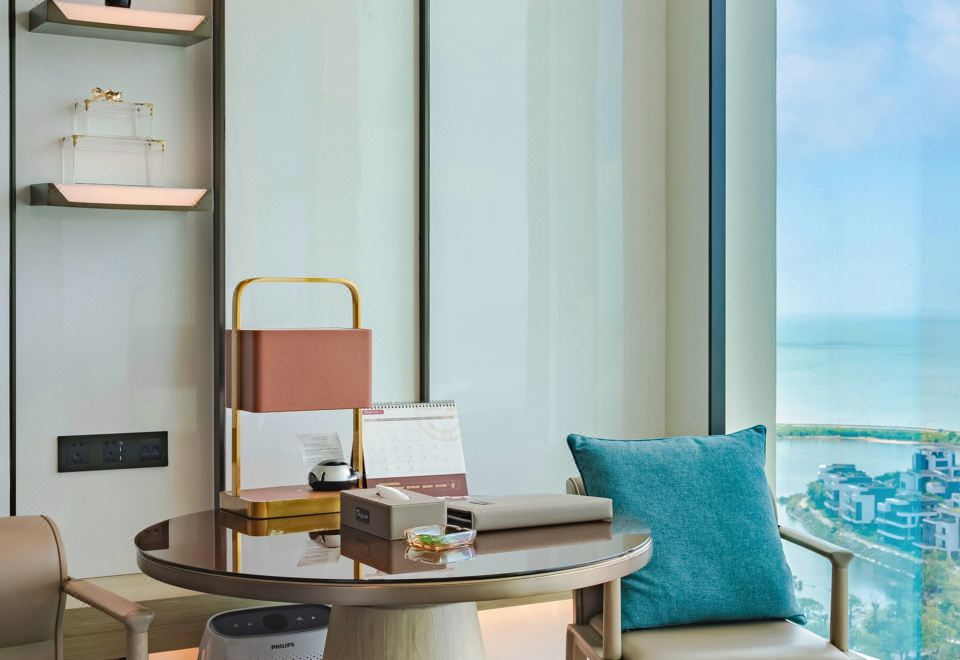 行政海景大床房（180度全落地窗看海景日出）