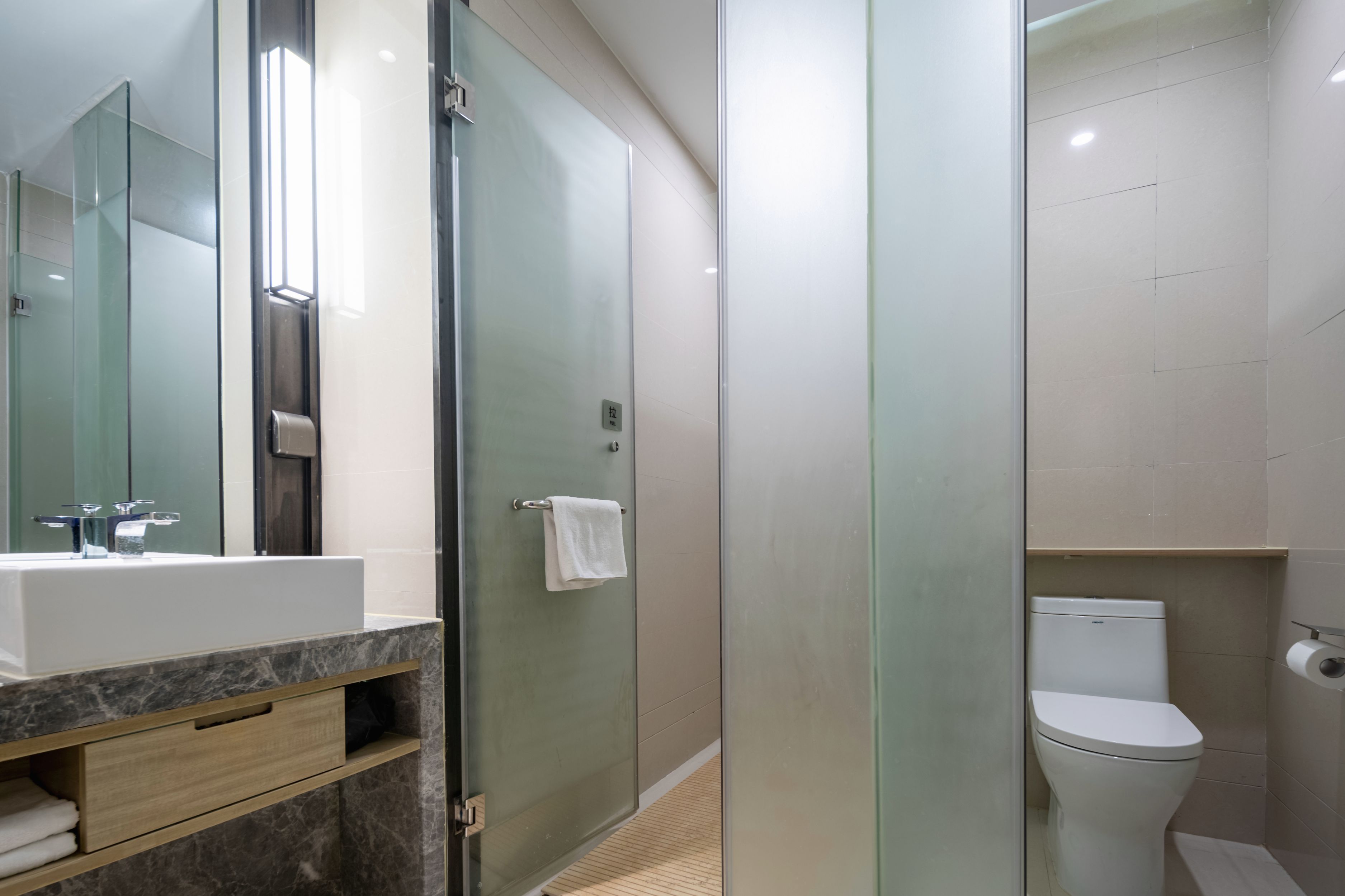 PK e-sports hotel (Xiamen International Convention and Exhibition Center)奢华电竞大床房[RTX3080Ti+32G+i5-12490+27寸2K+M2-240G网吧特权]