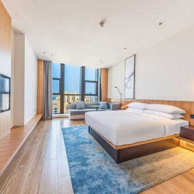 高空全景標準大床房「180°觀景+可聯網投屏液晶電視」 武昌萬楓飯店（街道口理工大學店）優惠