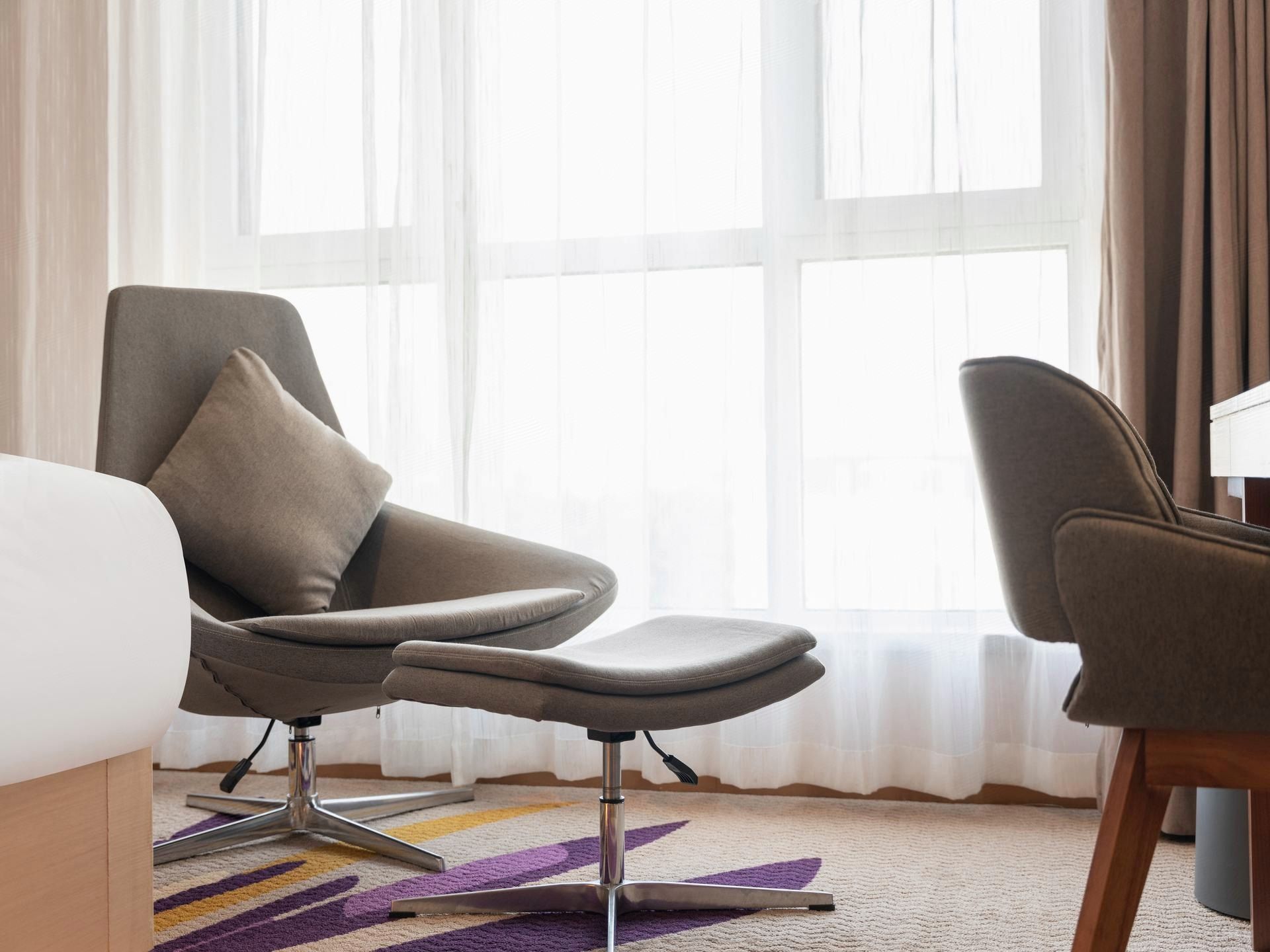 商务大床房（小冰箱-空气净化器）