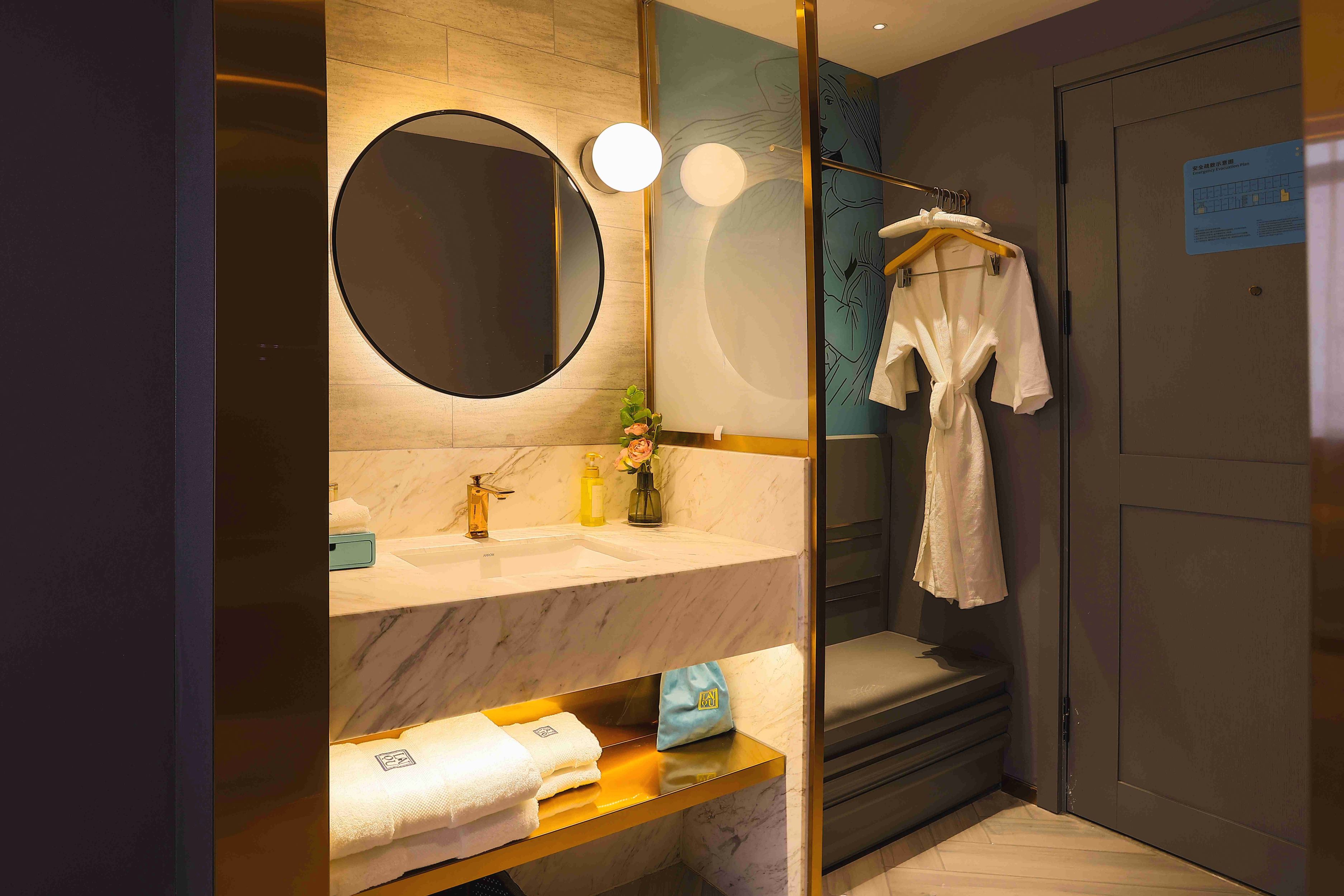 兰艺大床房（全屋智能语音控制+小冰箱）