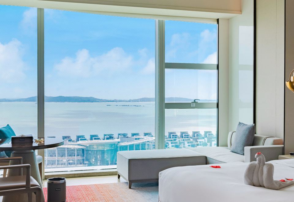 行政海景大床房（180度全落地窗看海景日出）