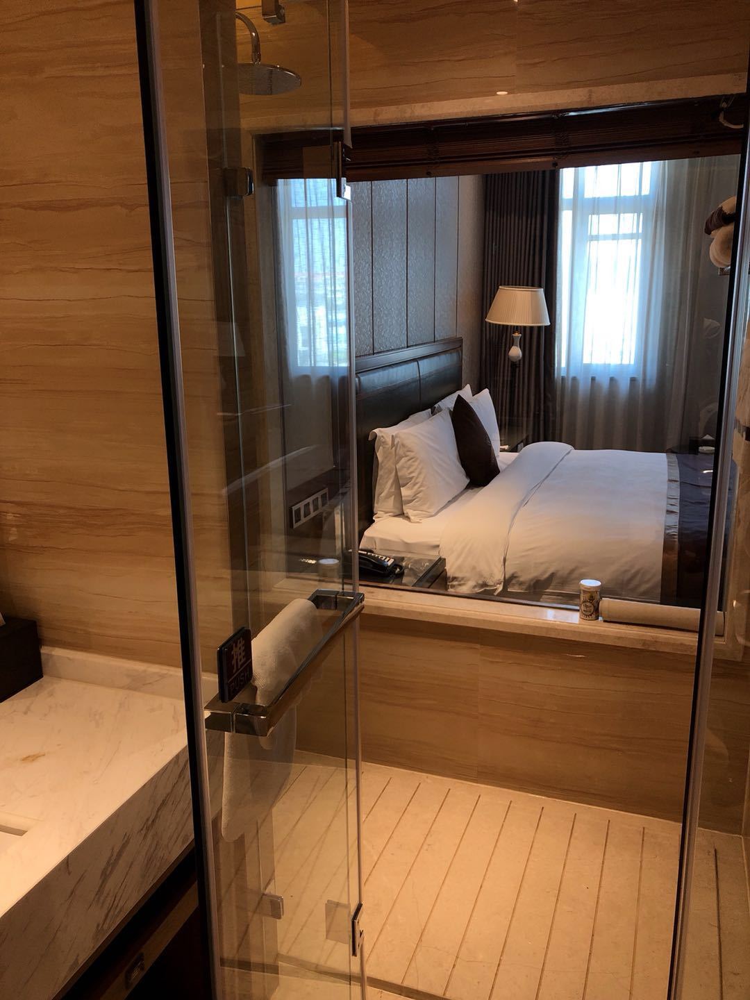 高级大床房（浴缸+智能马桶）