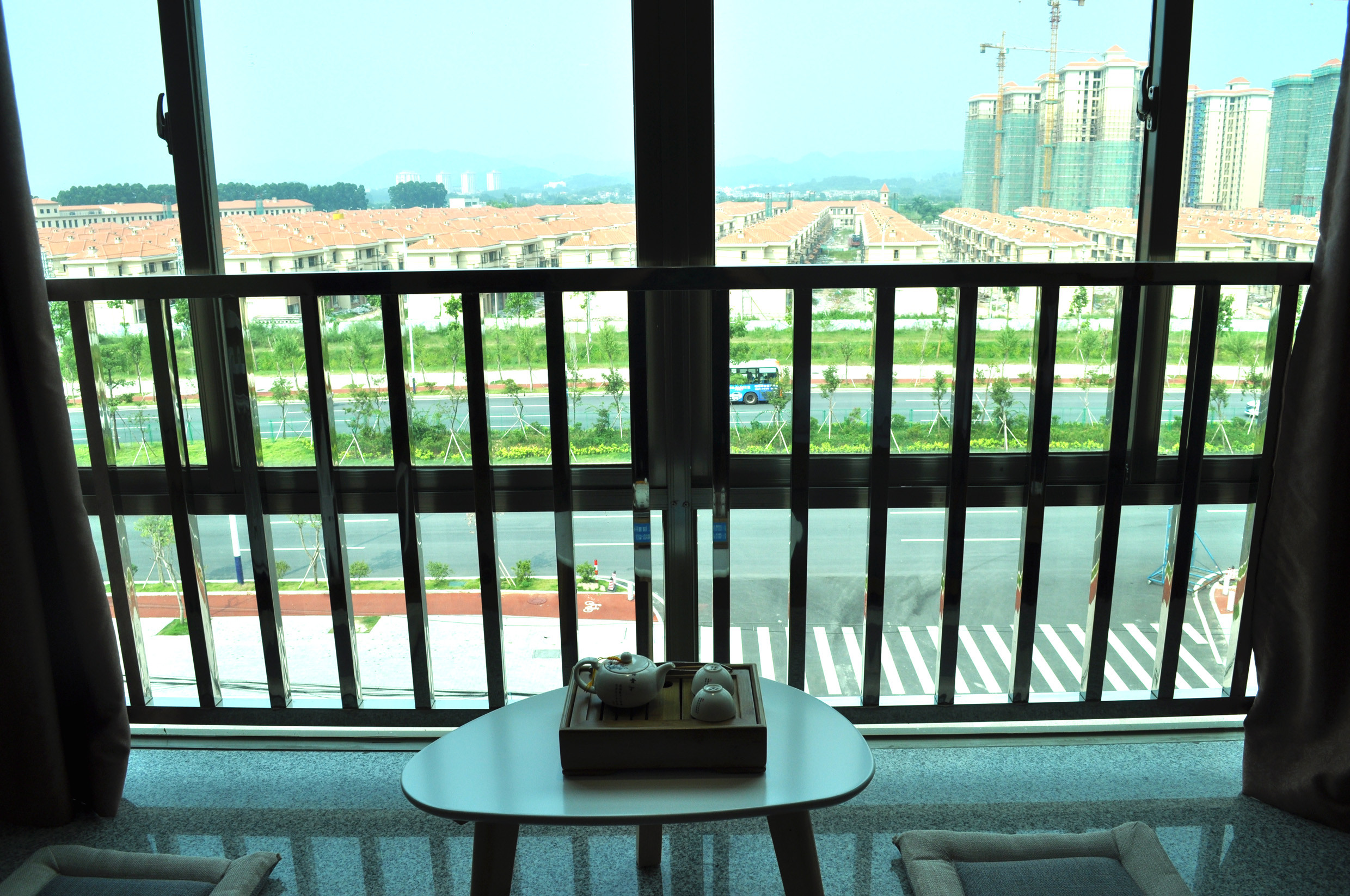 御湖豪华大床房【全景落地飘窗】【功夫茶具】