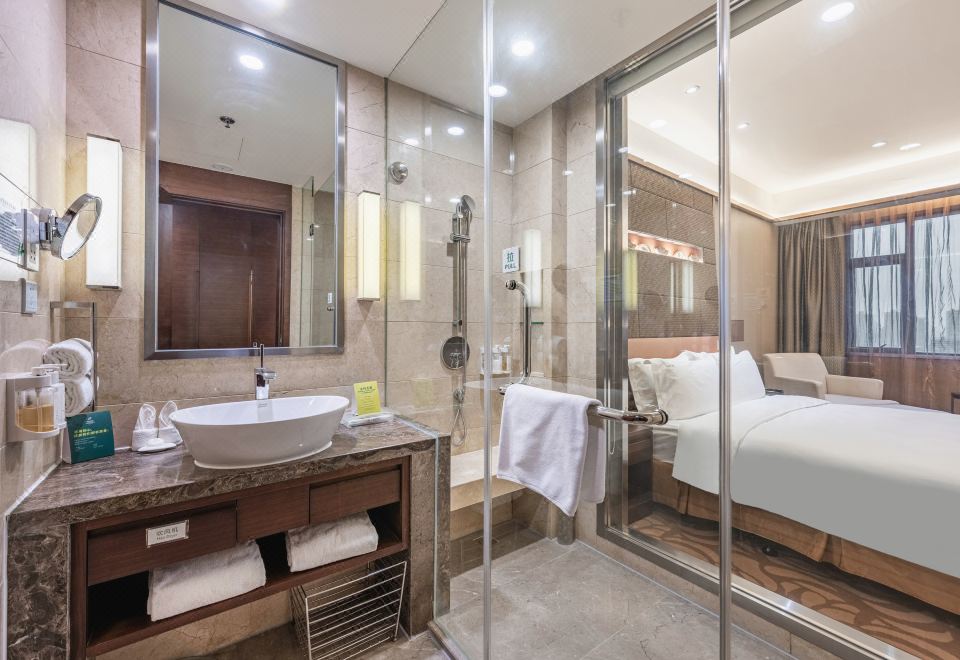 假日行政大床房