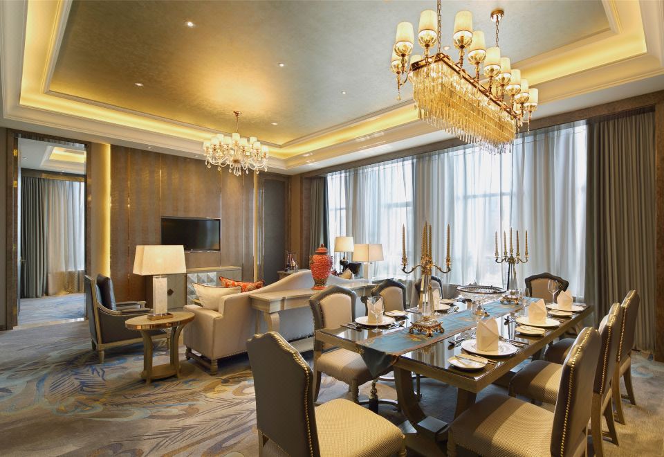 董事套房（地毯+热带雨林沐浴+浴缸）