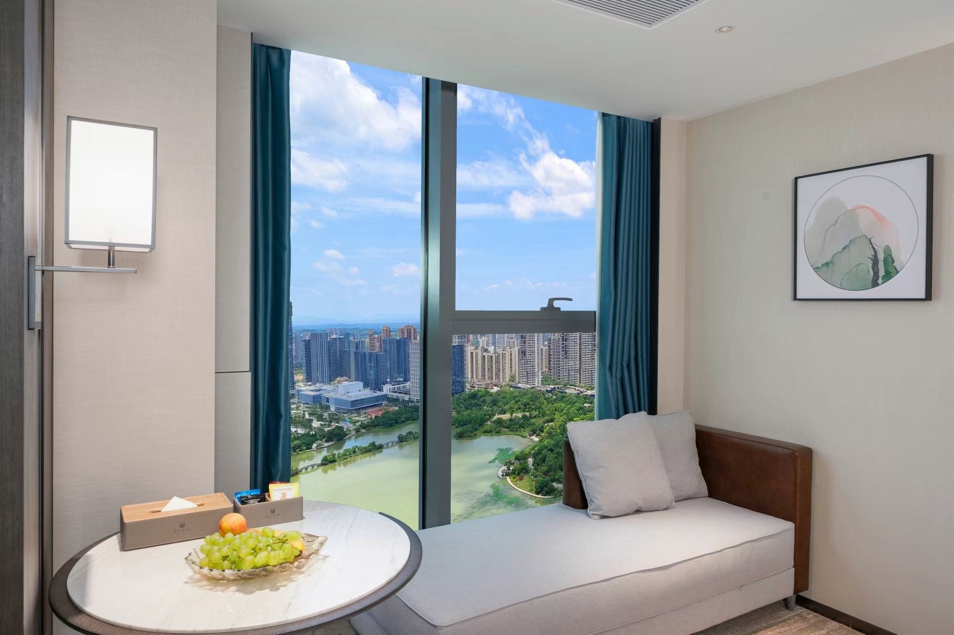 云端.湖景行政大床房（智能客控+办公友好+落地窗）