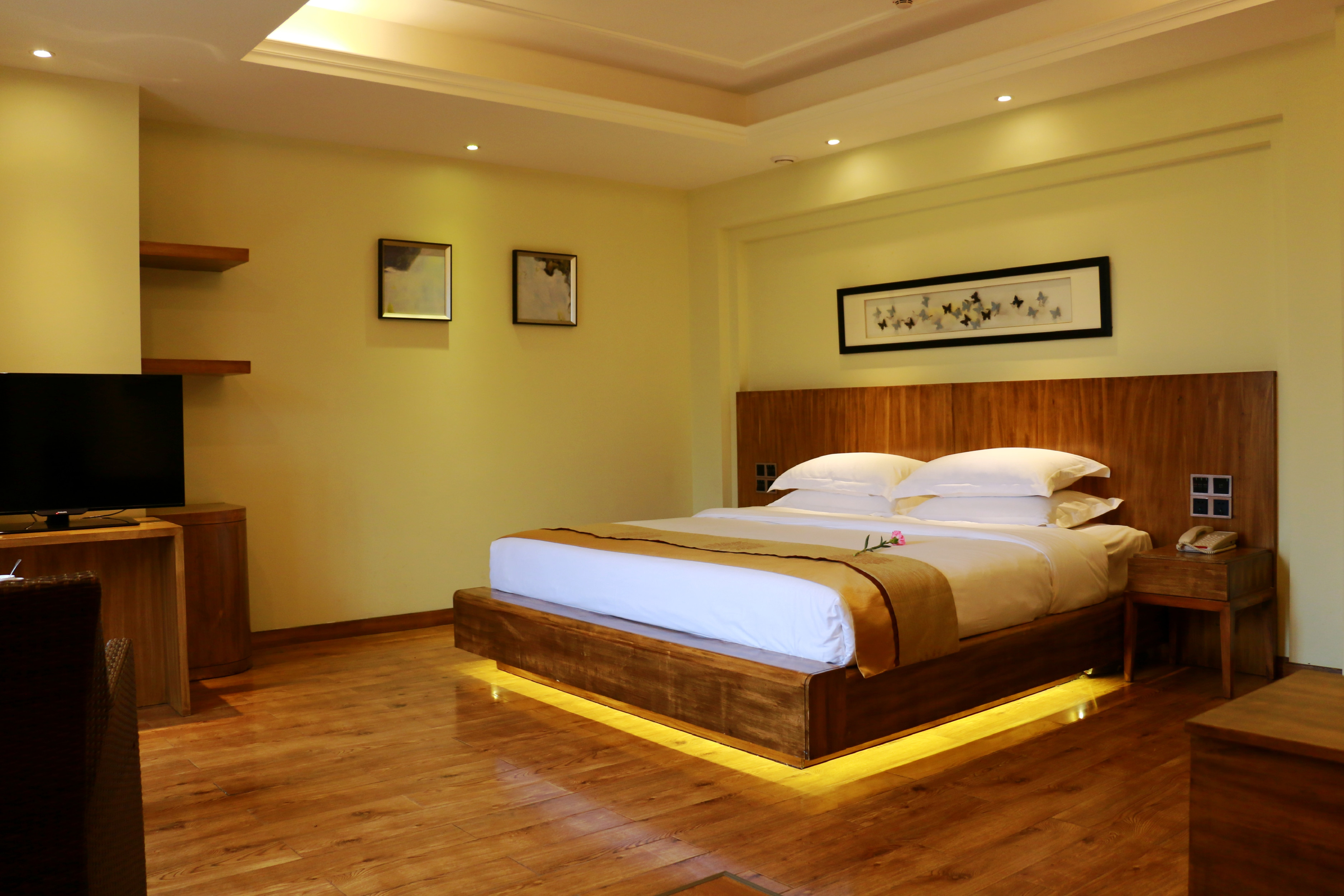 豪华河景大床房