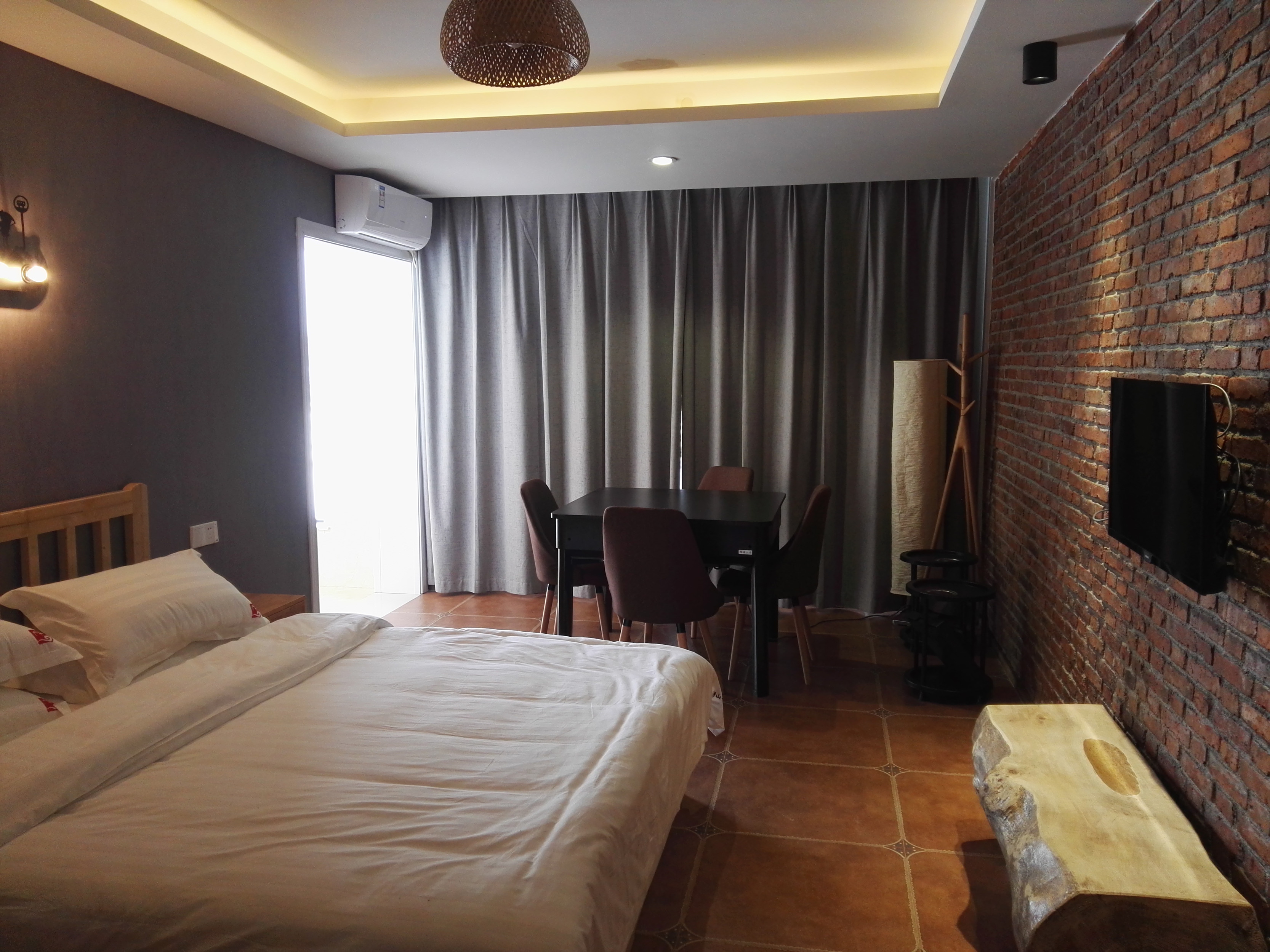 大床圓浴商務房