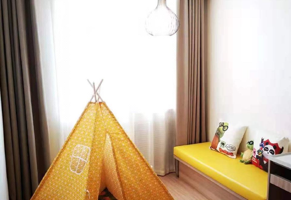 Atour Light (Harbin Central Street)Supreme Double Bed Room With Mobile Screen Casting