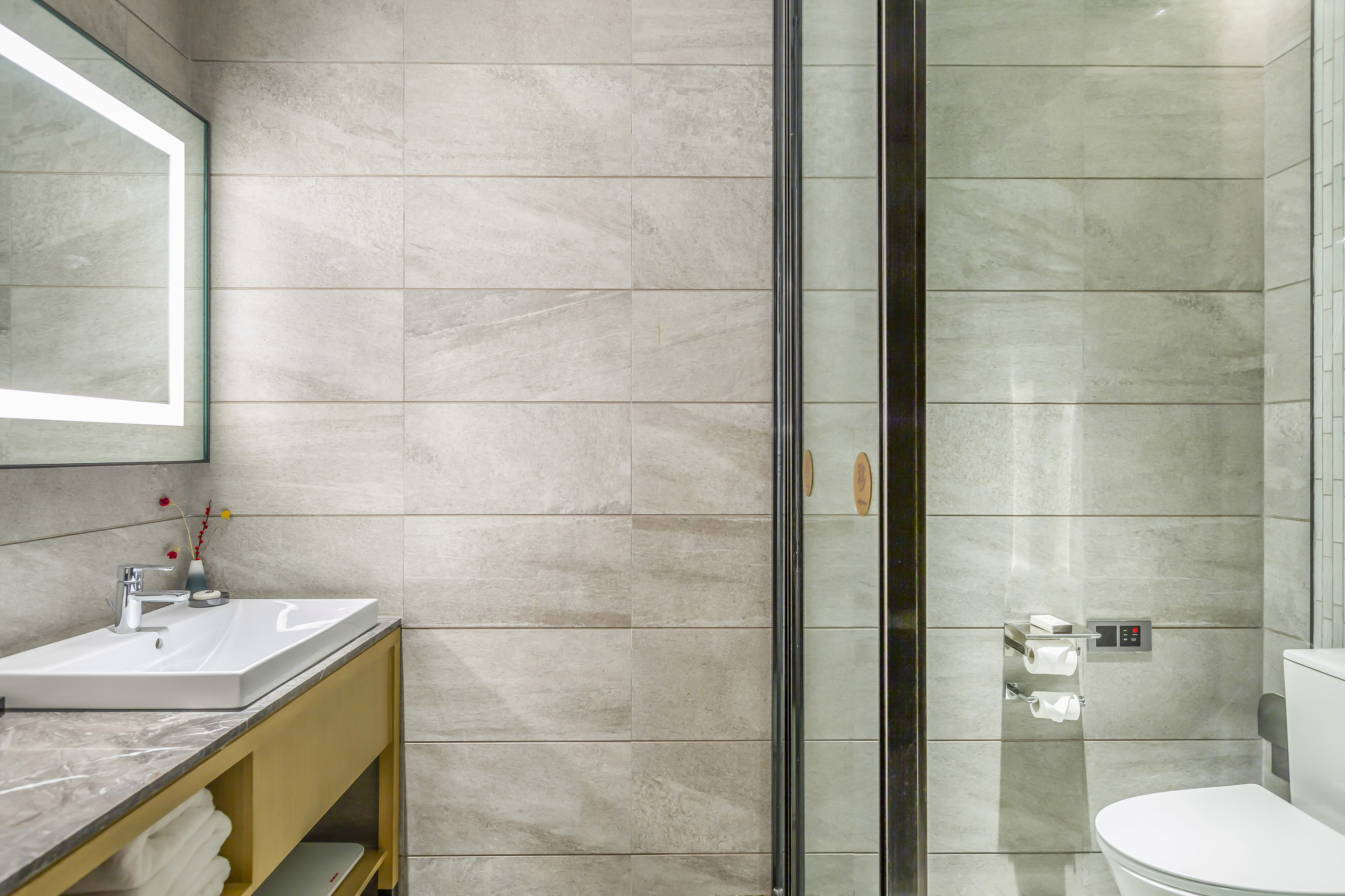 豪华双床房（应天门城景+80支贡缎床品+金可儿床垫）