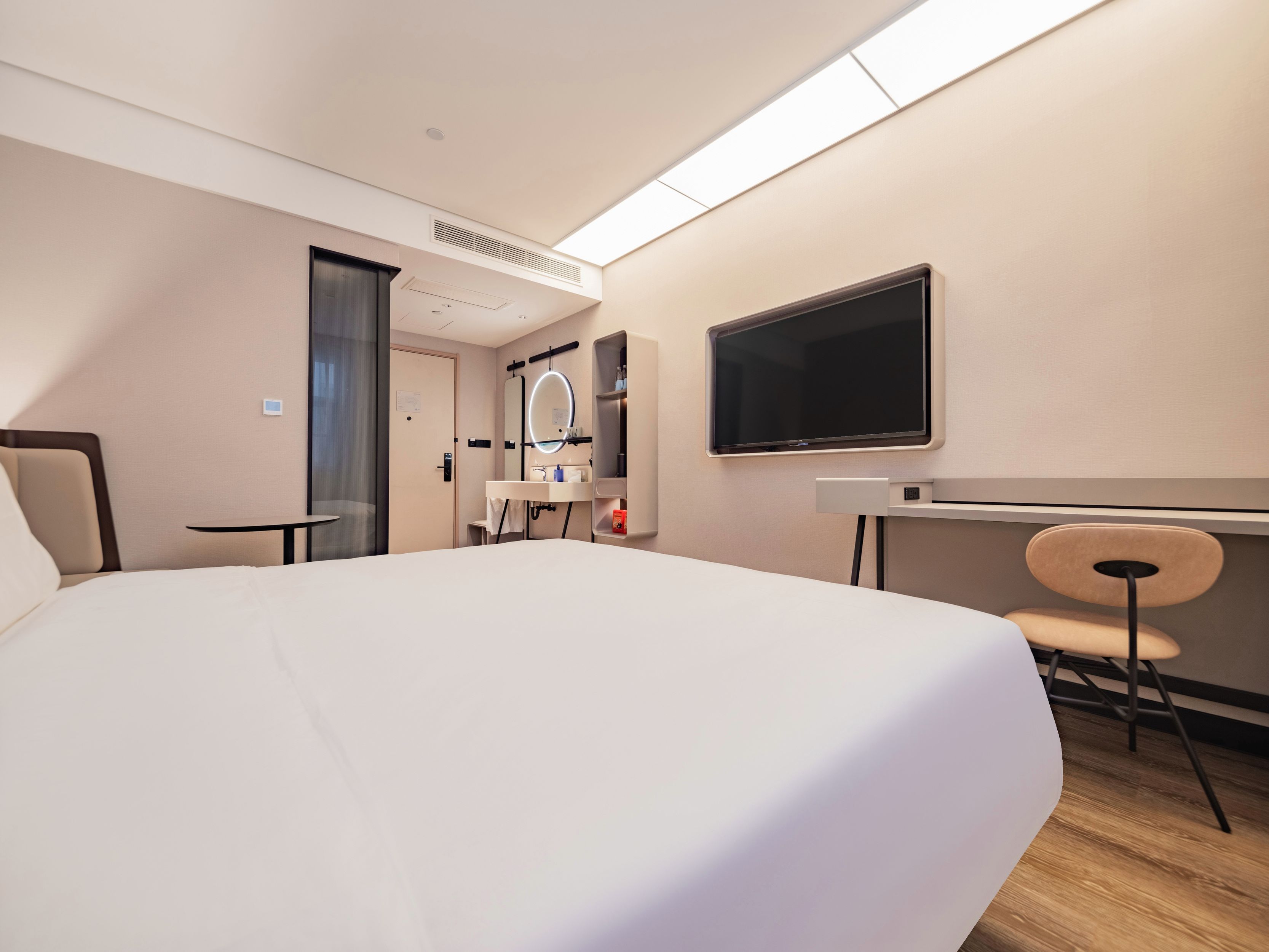 高级大床房【55寸投屏电视+独立空调+记忆枕】