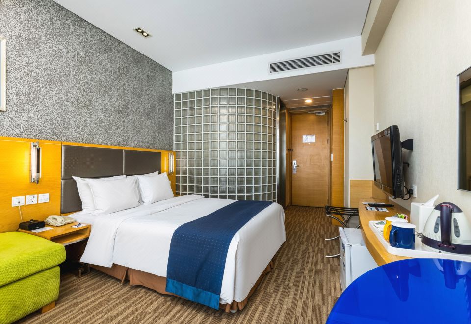 Holiday Inn Express Beijing DongzhimenQueen Room