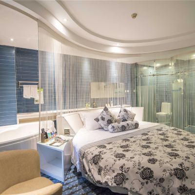 浪漫主題浴缸大床房 中青旅山水設計師酒店東城萬達廣場店優惠