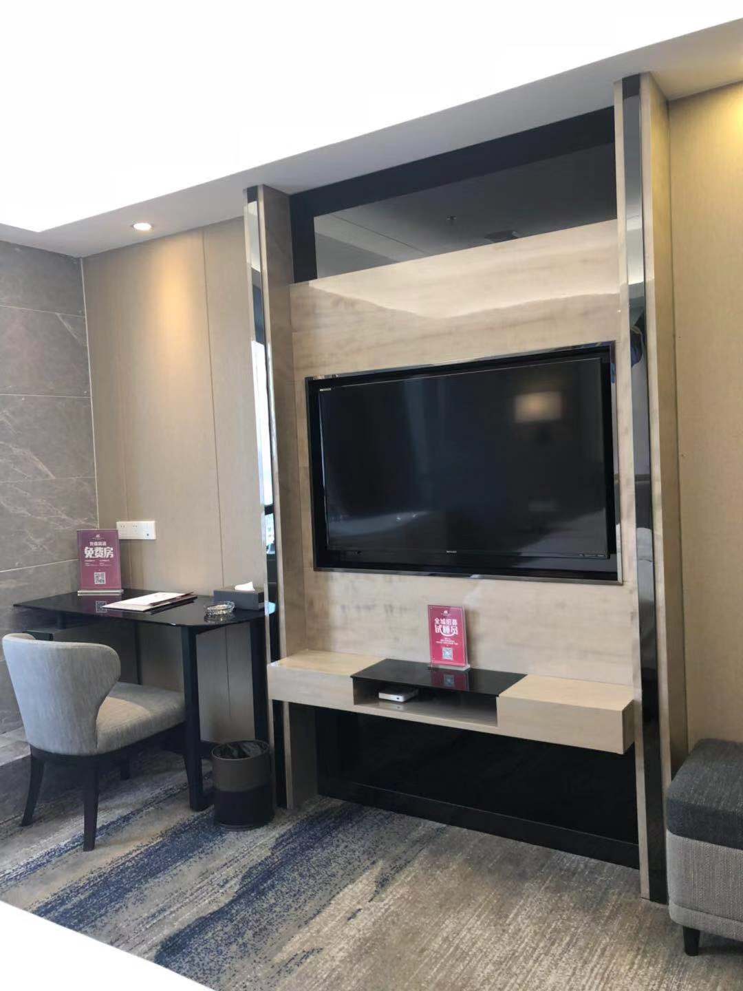 临窗浴缸大床房（悦享空间+观景浴缸+锦江夜景）