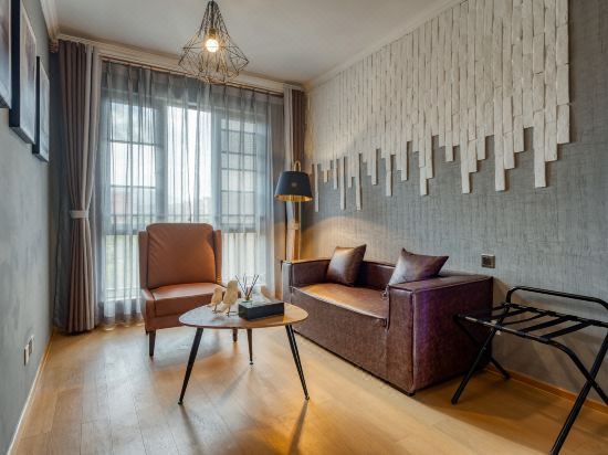 NAPACourtyard Minimalist Two-Bedroom Three-Bed Suite (Two Bedrooms + Family & Friends Gathering)