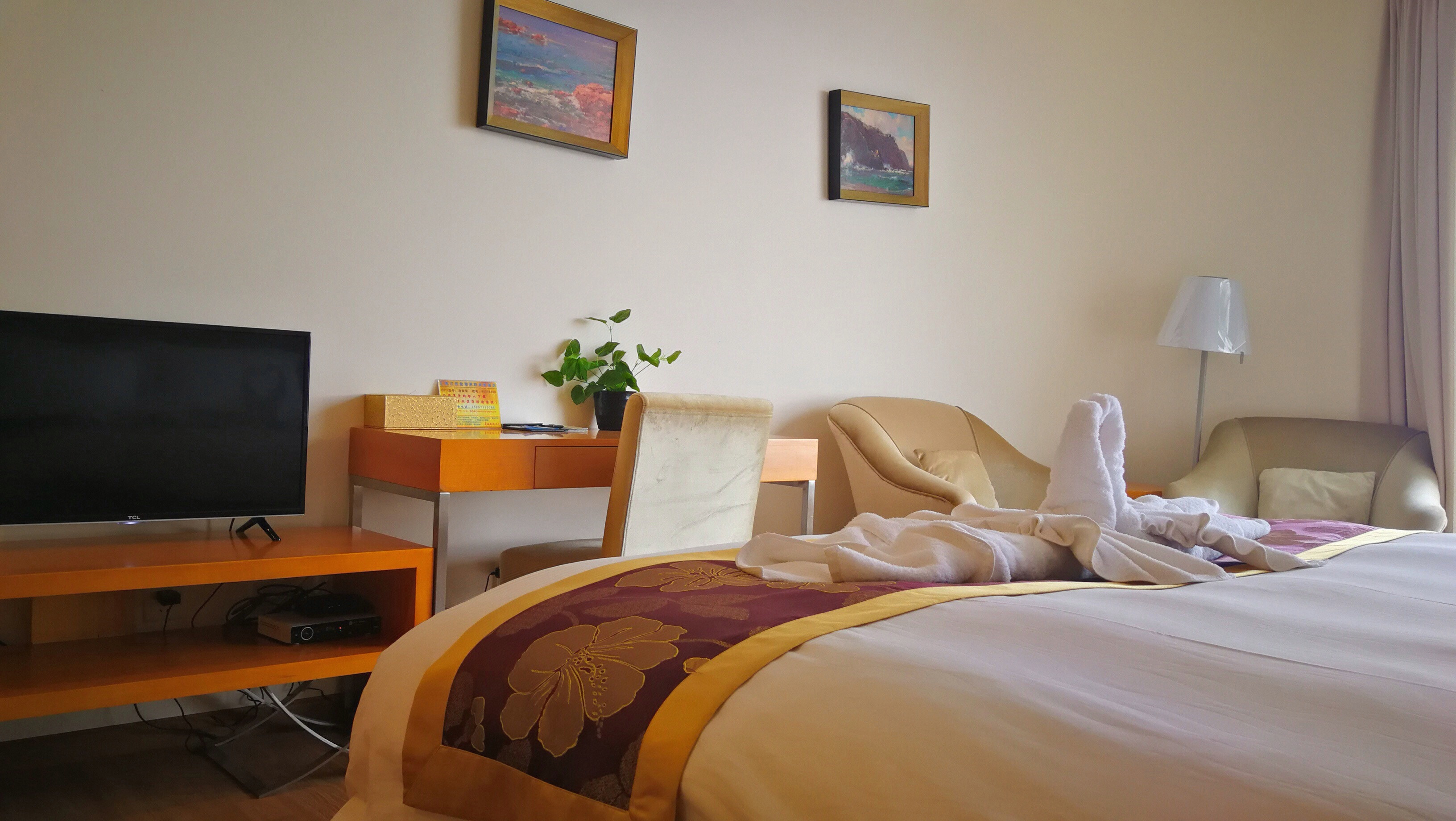 高級湖景大床房