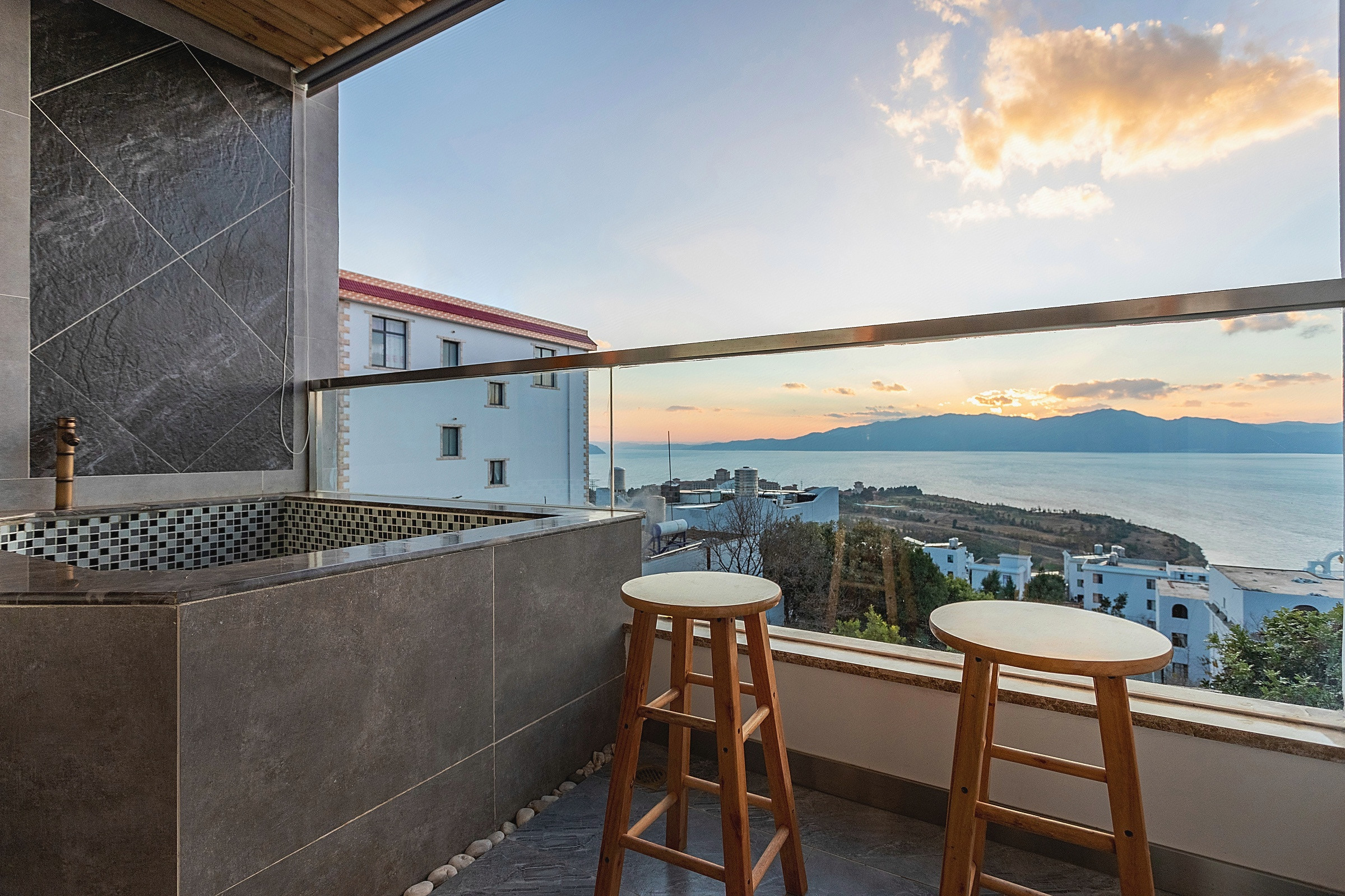 若见·全湖景露台泡池家庭套房