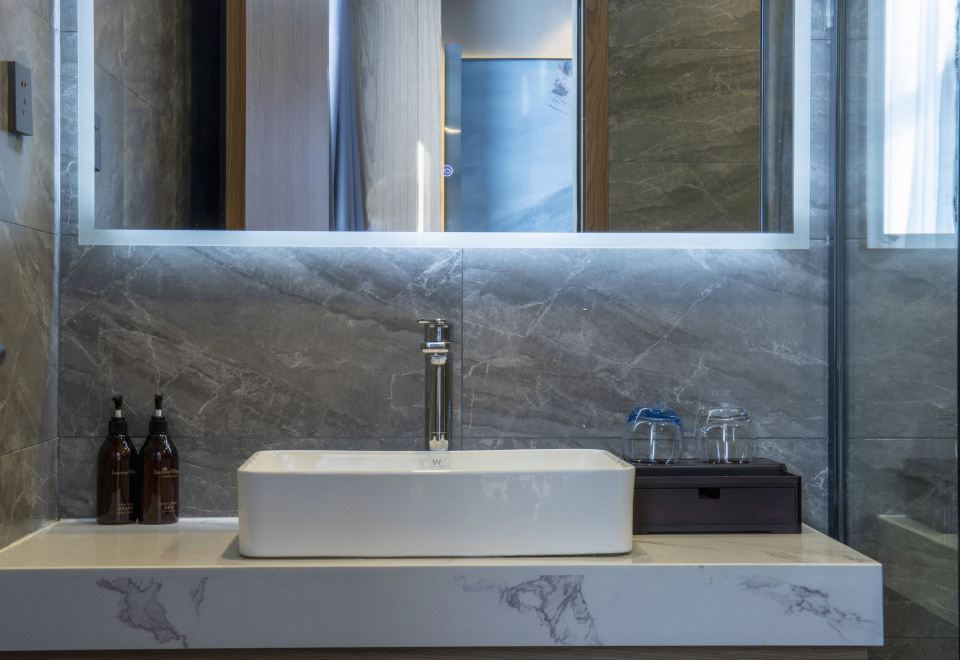 萬澳商務大床房-金可兒床墊.零壓助眠.影視會員暢享