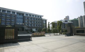 Xueyuan Hotel (Zhongqing Tongnan)