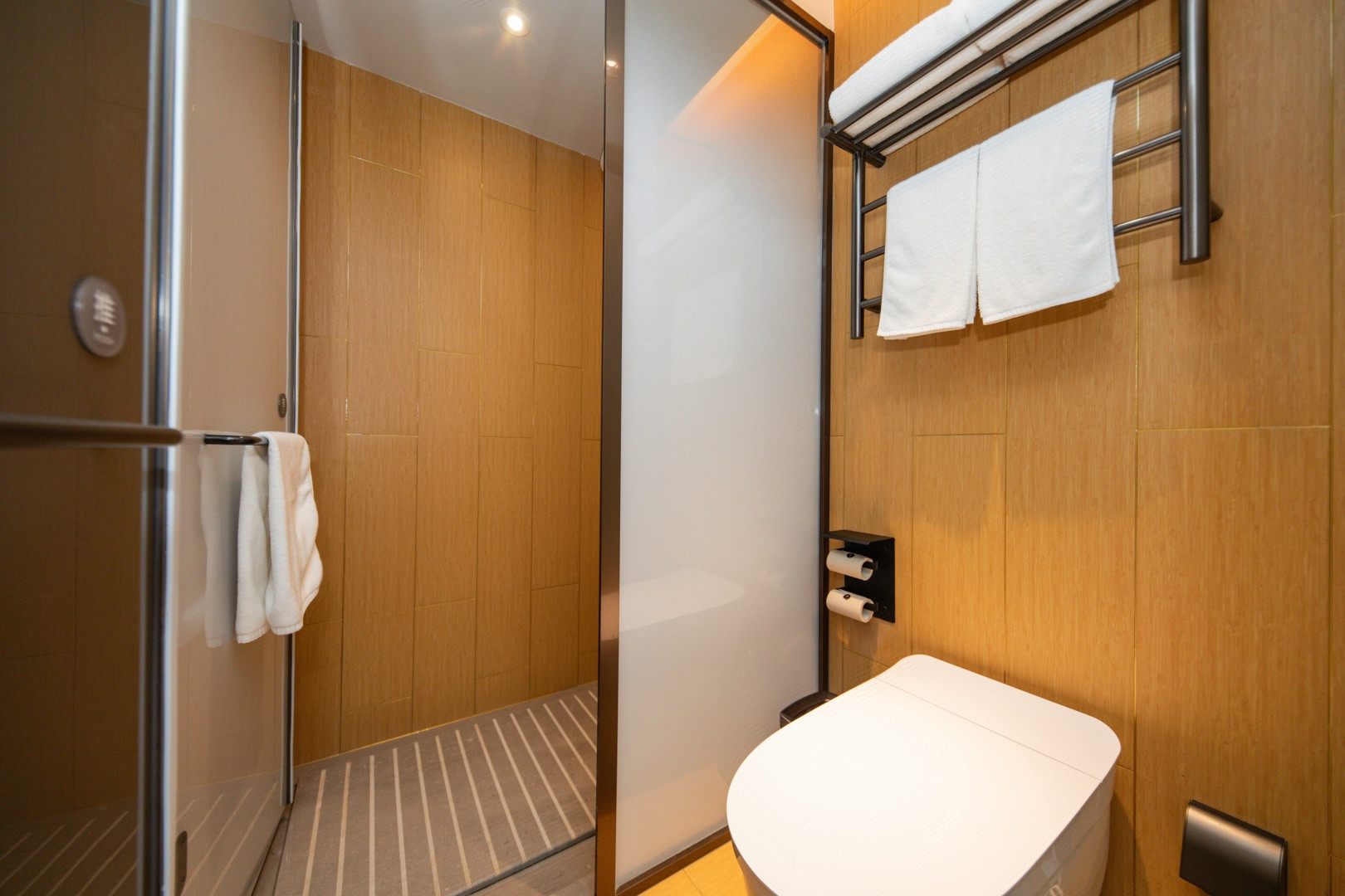 高级大床房【植萃洗护｜65寸投屏电视】