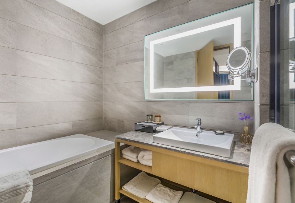 行政双床房（水系花园景观+80支贡缎床品+金可儿床垫）