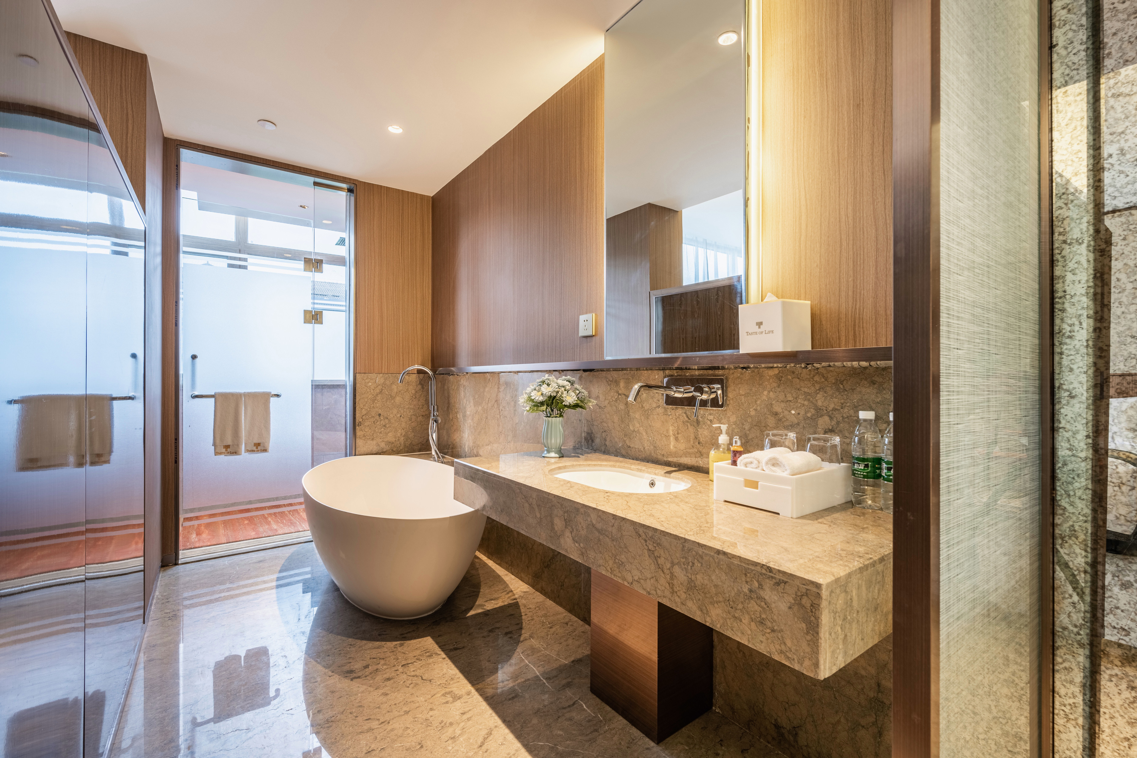 智享轻奢·浴缸套房（超大空间+浪漫浴缸）