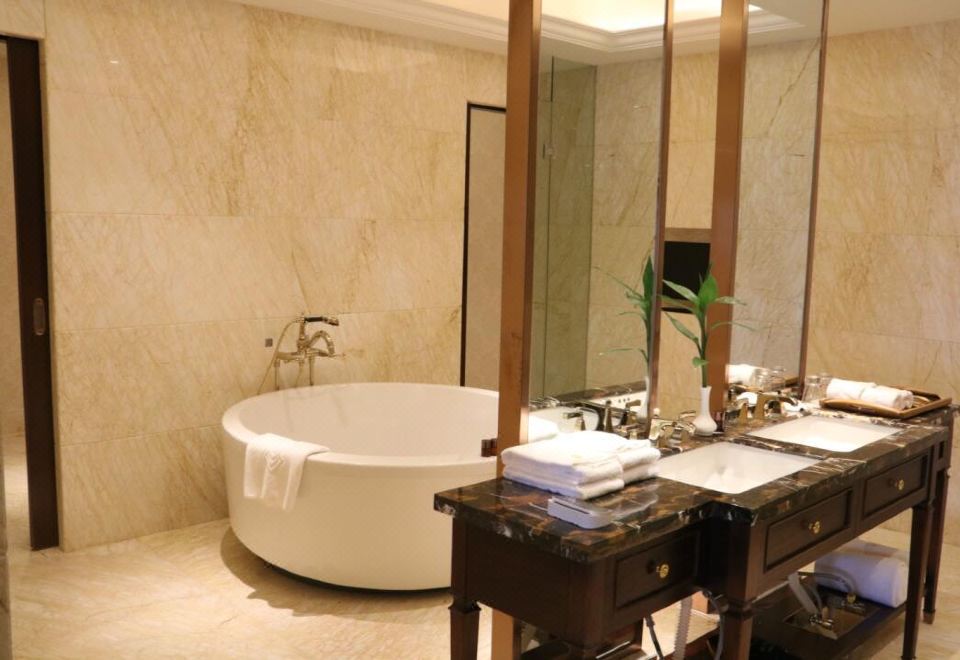 和成总套房（嘉华记忆枕+桑拿房+智能马桶+书房）