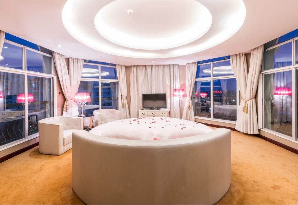 Honeymoon Themed Suite