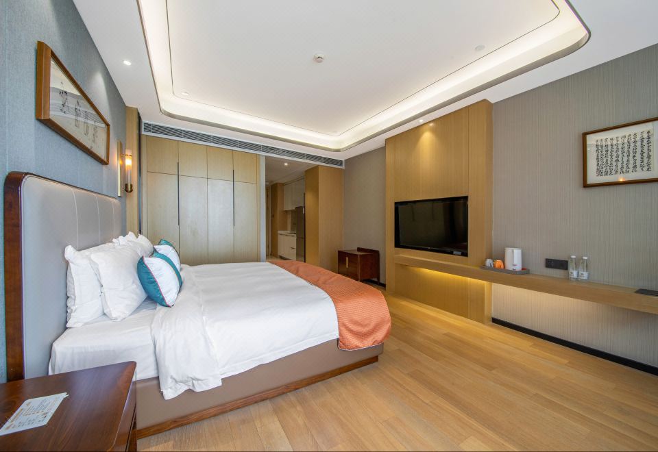 辰宇·瞰湖大床房|落地窗·金可儿床垫|