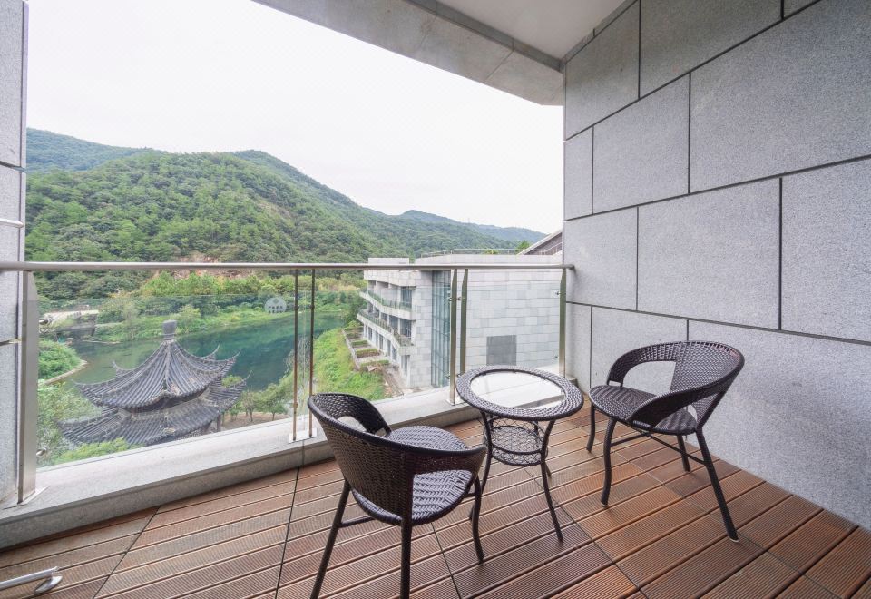 豪華水景陽台大床房