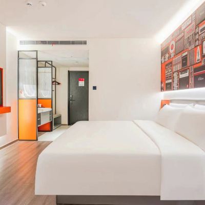 商務大床房（地暖+小冰箱+一鍵投屏+智能馬桶） 宜必思飯店（青島新都心凱德廣場店）優惠