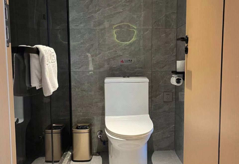 Light Luxury Queen Room