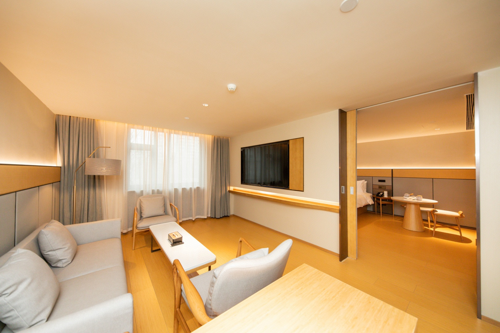 套房【一室一厅｜65寸投屏电视】