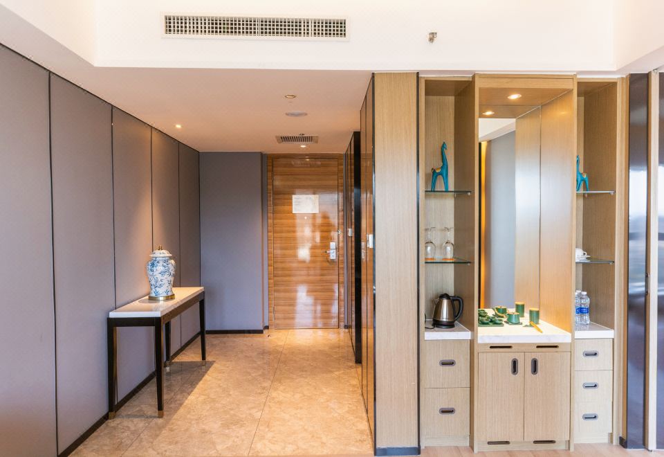 高级套房（超大浴缸+落地窗俯瞰城市美景+一室一厅）