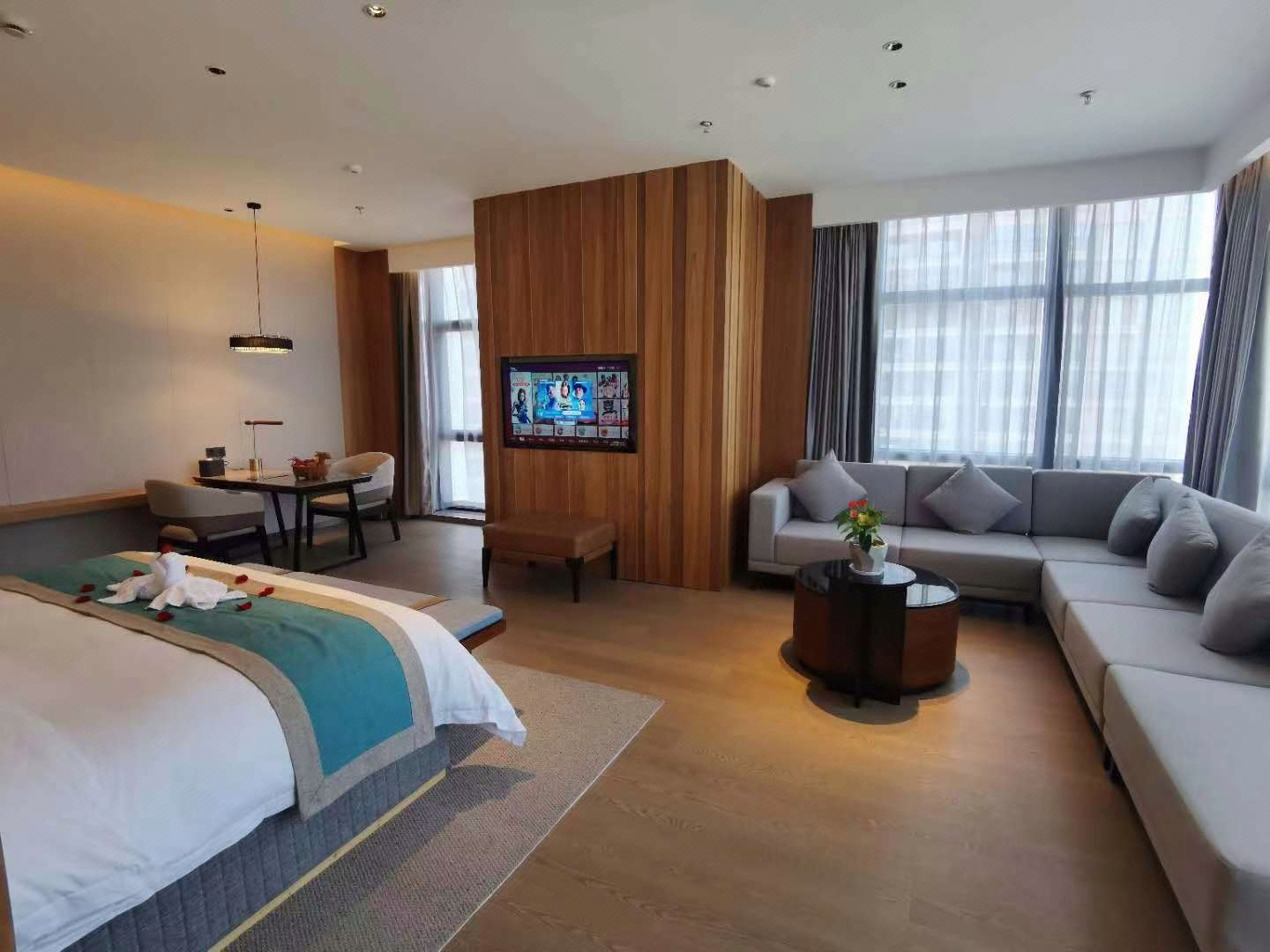 豪华行政大床房