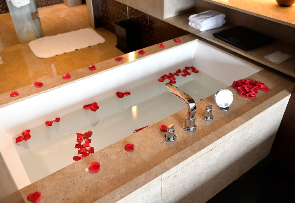 浪漫豪华泳池别墅大床房