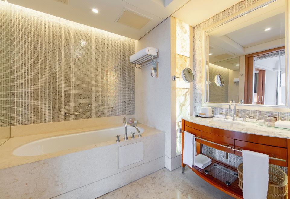 Nansha Grand Hotel Deluxe Mountain-view Twin Room