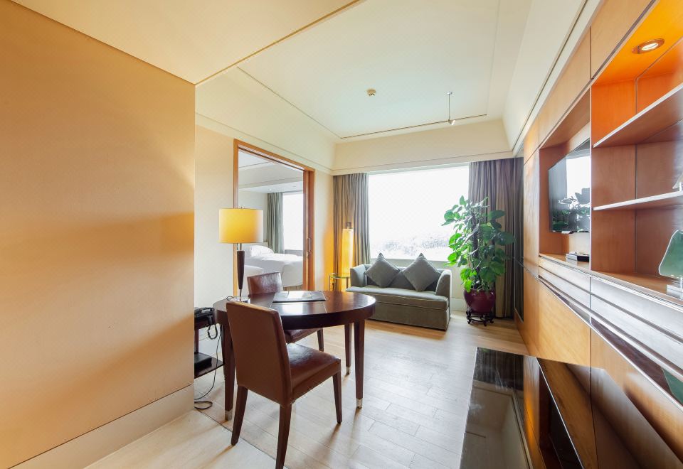 Nansha Grand Hotel Deluxe Mountain-view Twin Room