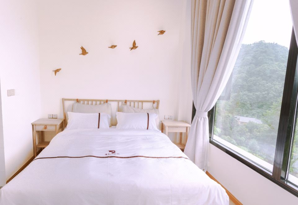 Firefly Sunrise Scenic Room